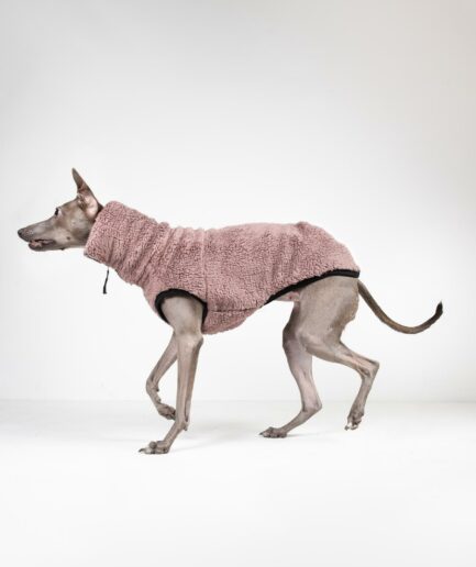 grey iggy wearing the gayle sherpa in mauve brown
